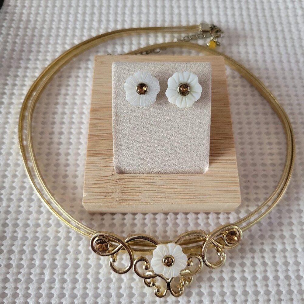 SAO Floral Daisy Choker Necklace Matching Pierced Stud Earrings Set Orange Topaz